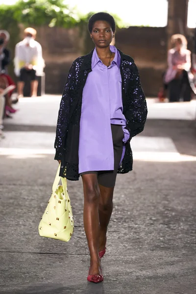 Look 10